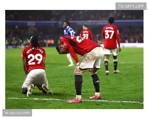 曼联防线漏洞频出，亟需提升防守稳固性以迎战后续挑战